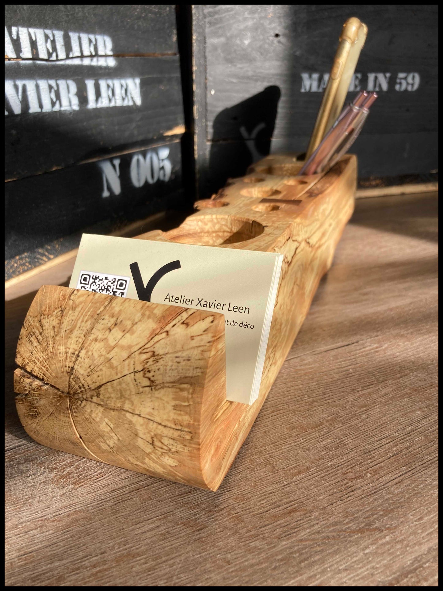 Solid thuja wood desk organizer: a desk Thurganizer