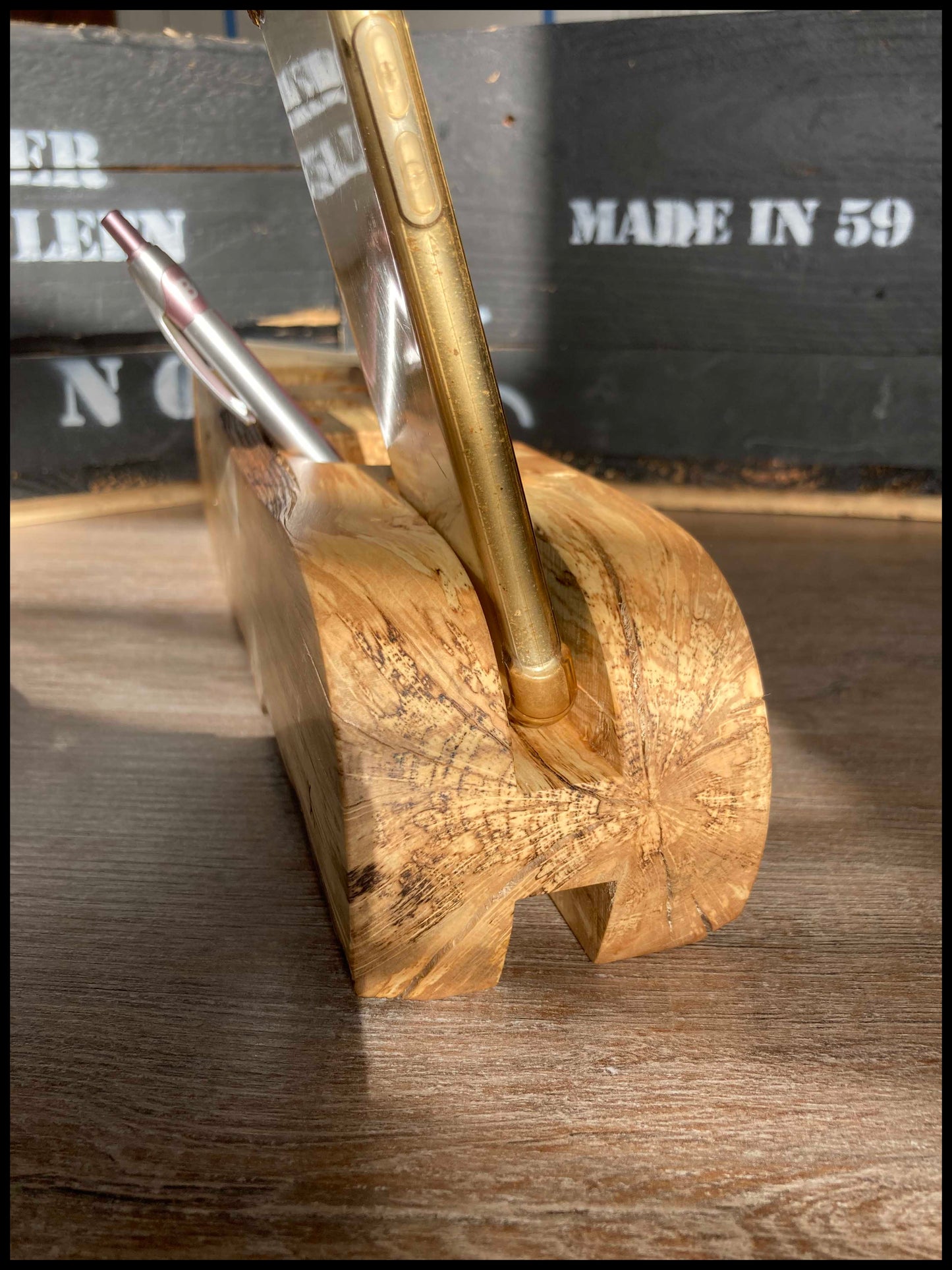 Solid thuja wood desk organizer: a desk Thurganizer
