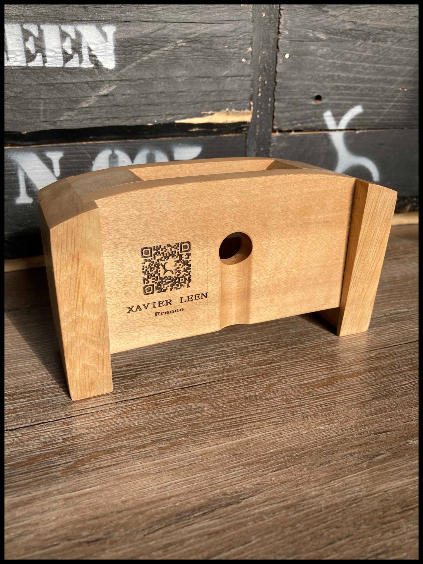 Passive speaker in solid hornbeam and ash wood: the resonant Charmette.