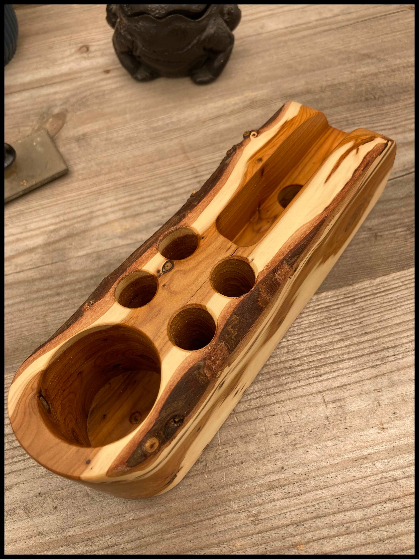 Solid thuja wood desk organizer: a desk Thurganizer