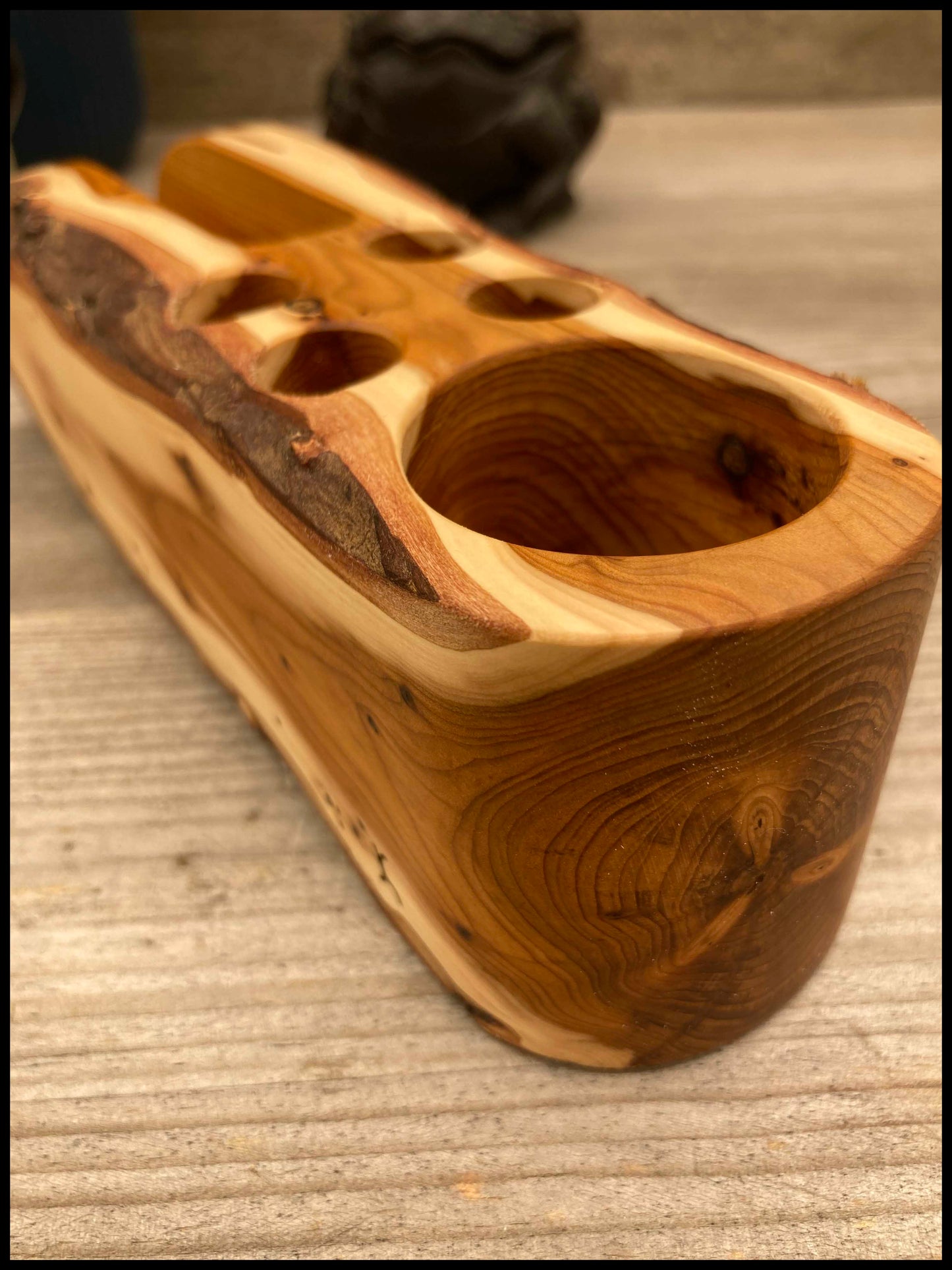 Solid thuja wood desk organizer: a desk Thurganizer