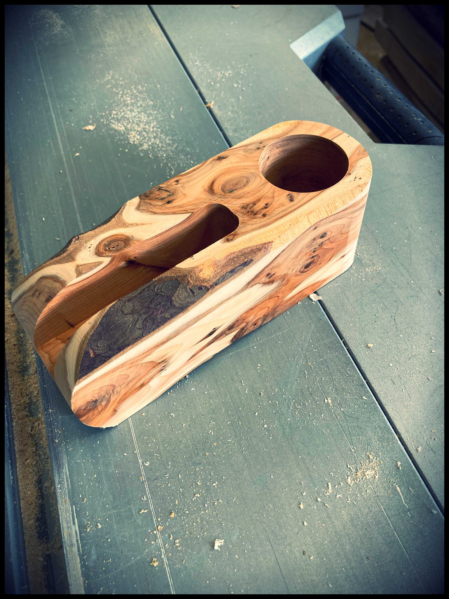 Solid thuja wood desk organizer: a desk Thurganizer