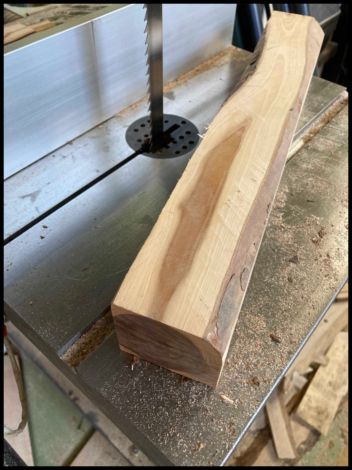 Solid thuja wood desk organizer: a desk Thurganizer