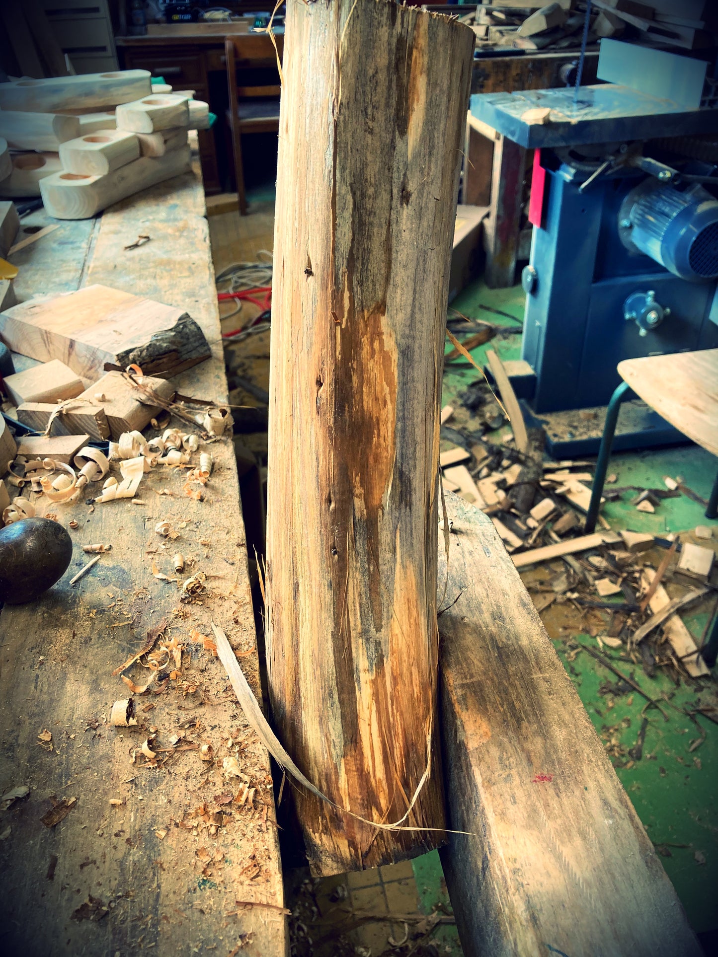 Solid thuja wood desk organizer: a desk Thurganizer
