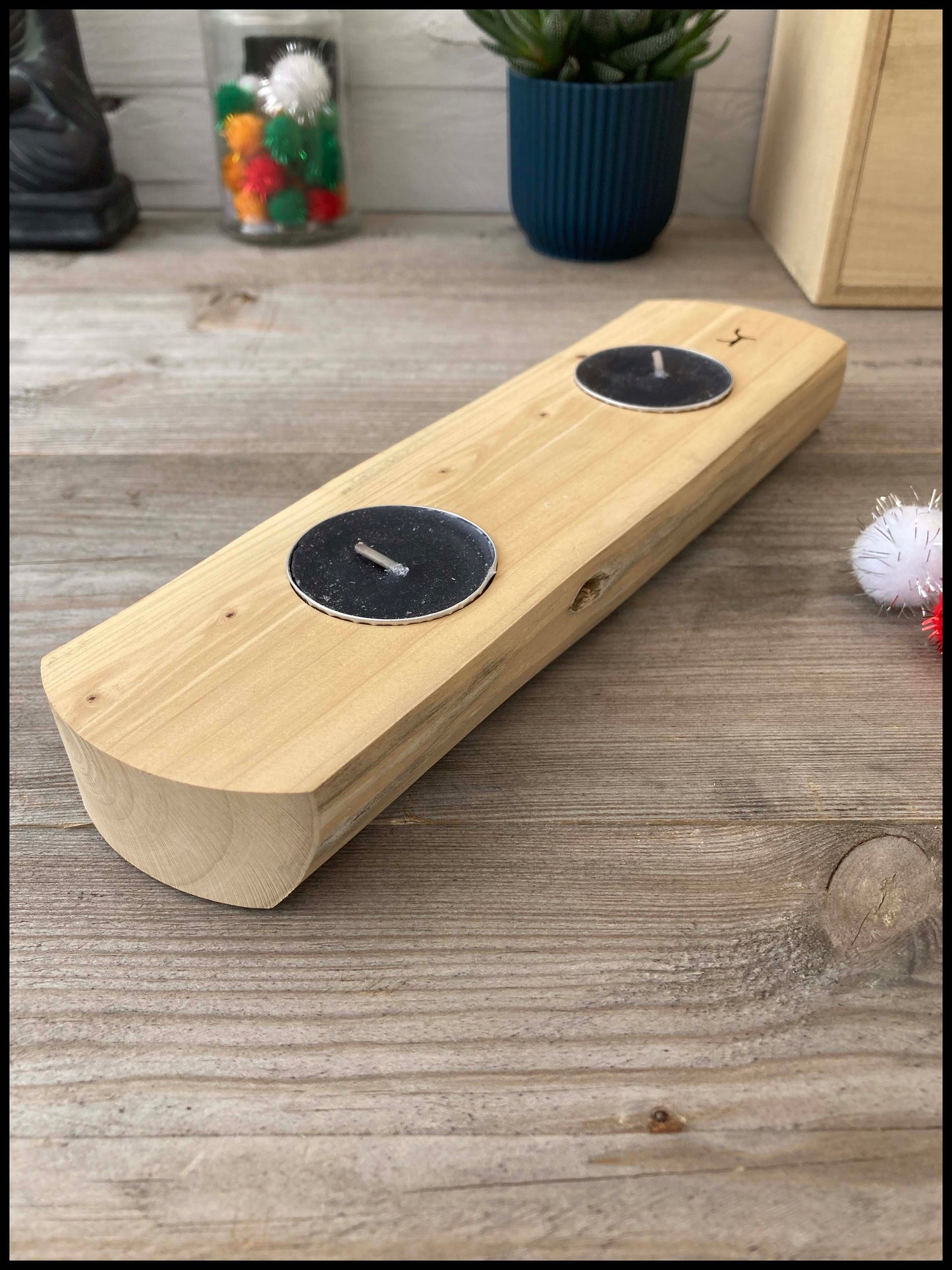 Candle holder in solid thuja wood: a double Thuya candle holder