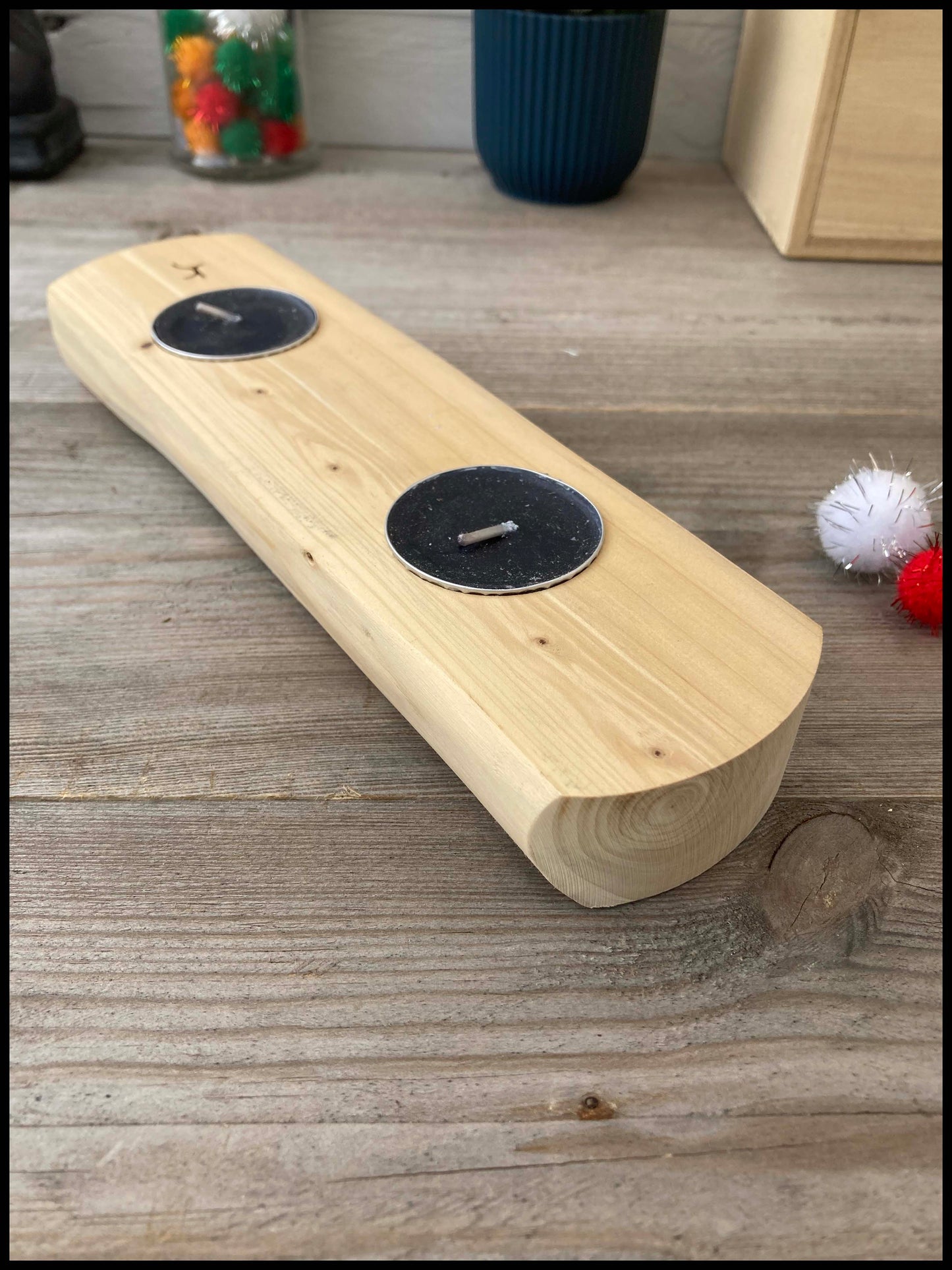 Candle holder in solid thuja wood: a double Thuya candle holder