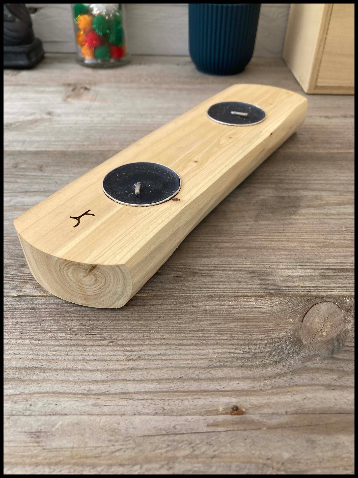 Candle holder in solid thuja wood: a double Thuya candle holder