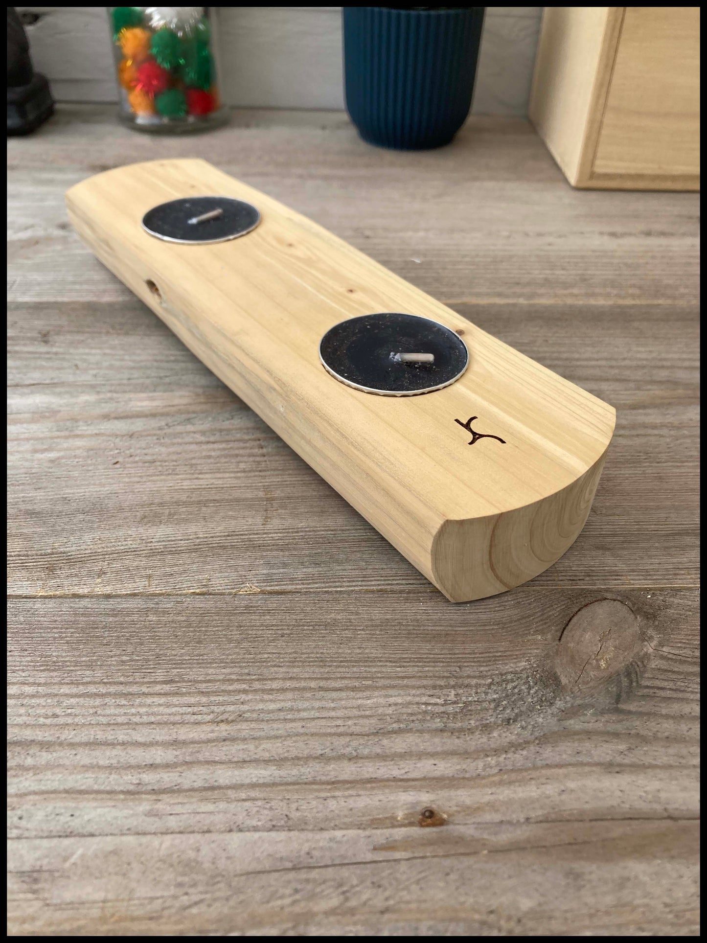 Candle holder in solid thuja wood: a double Thuya candle holder