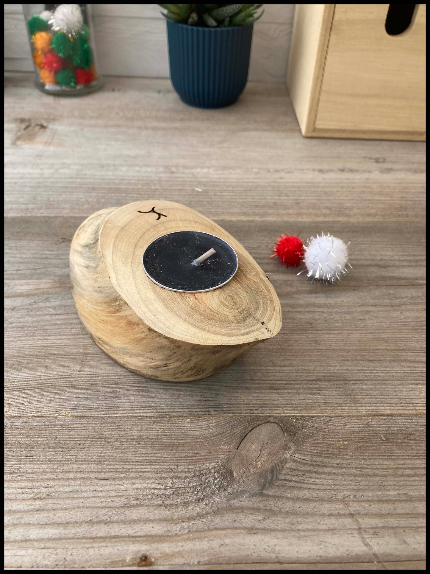 Candle holder in solid thuja wood: a simple Thuya candle holder