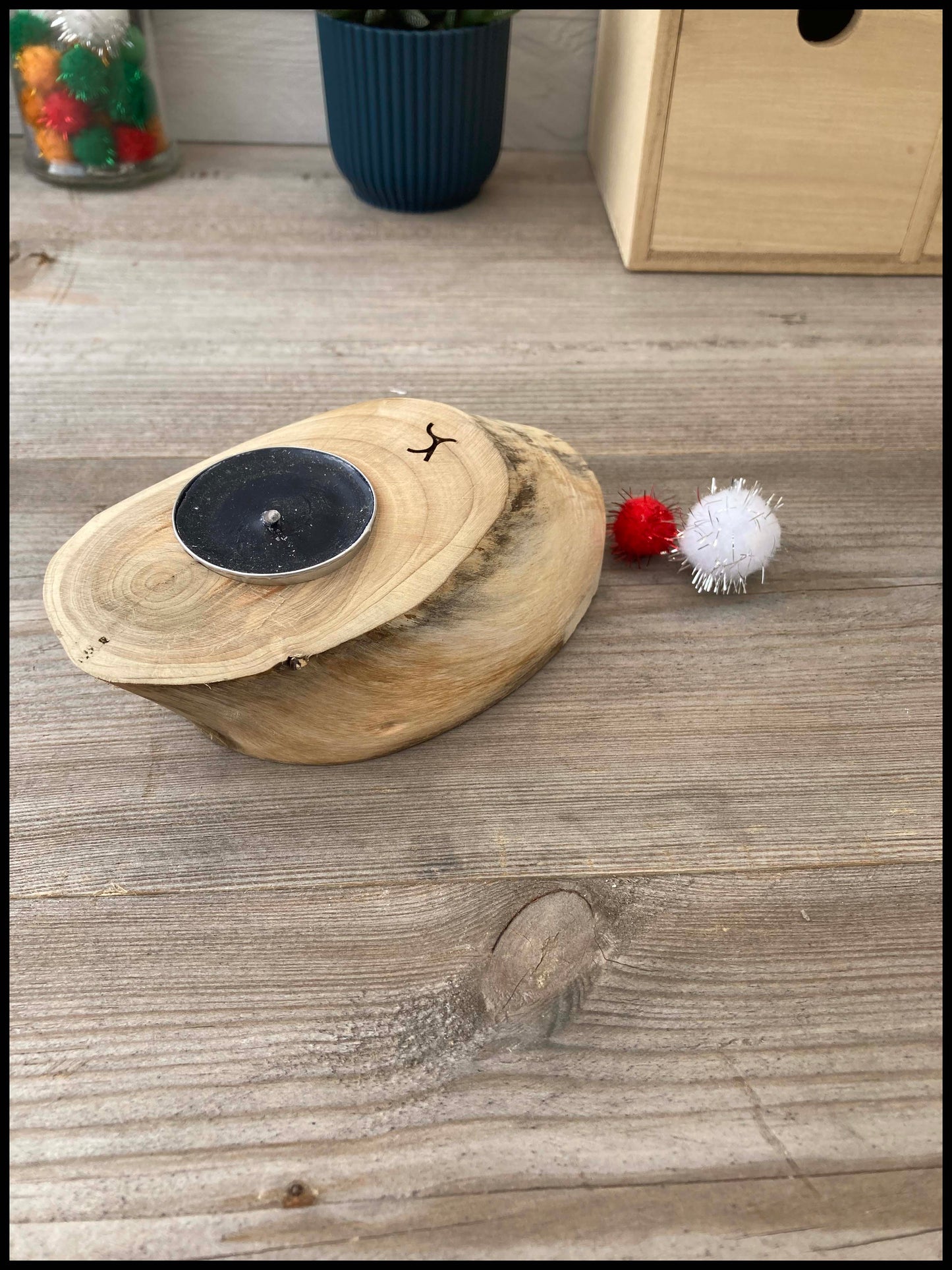 Candle holder in solid thuja wood: a simple Thuya candle holder