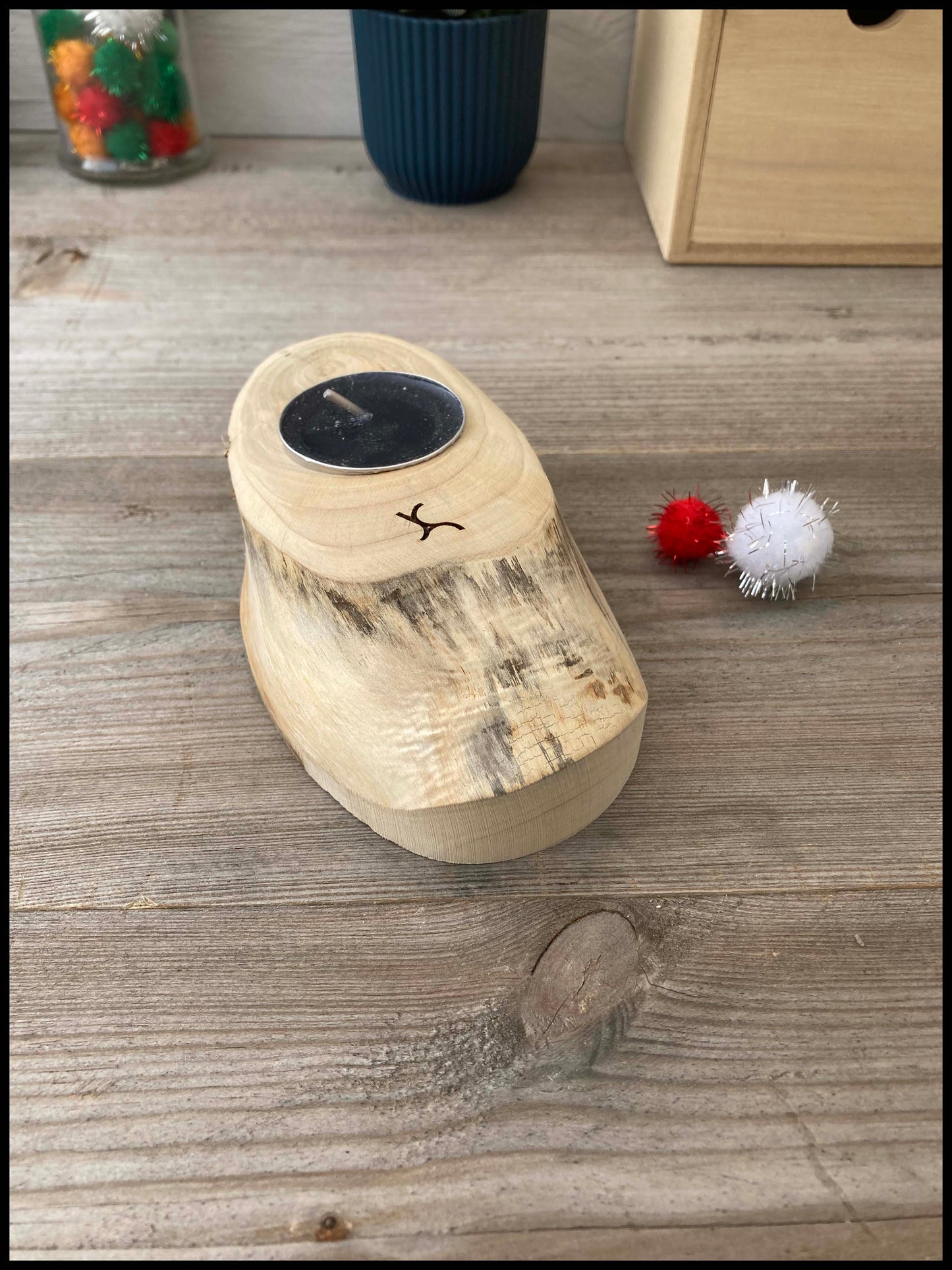 Candle holder in solid thuja wood: a simple Thuya candle holder
