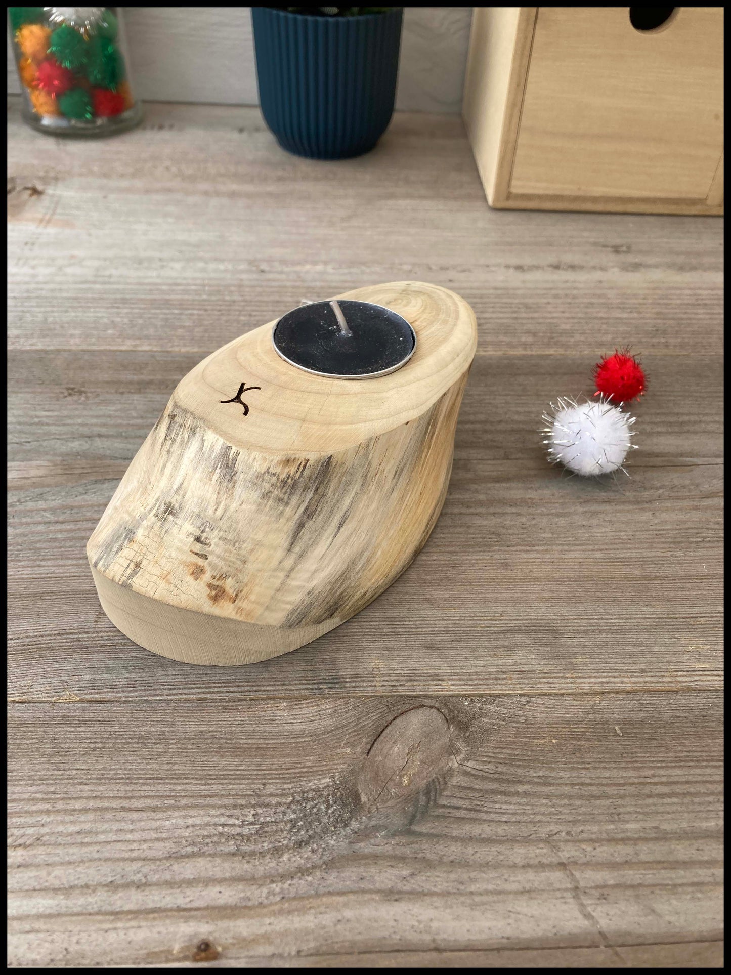 Candle holder in solid thuja wood: a simple Thuya candle holder