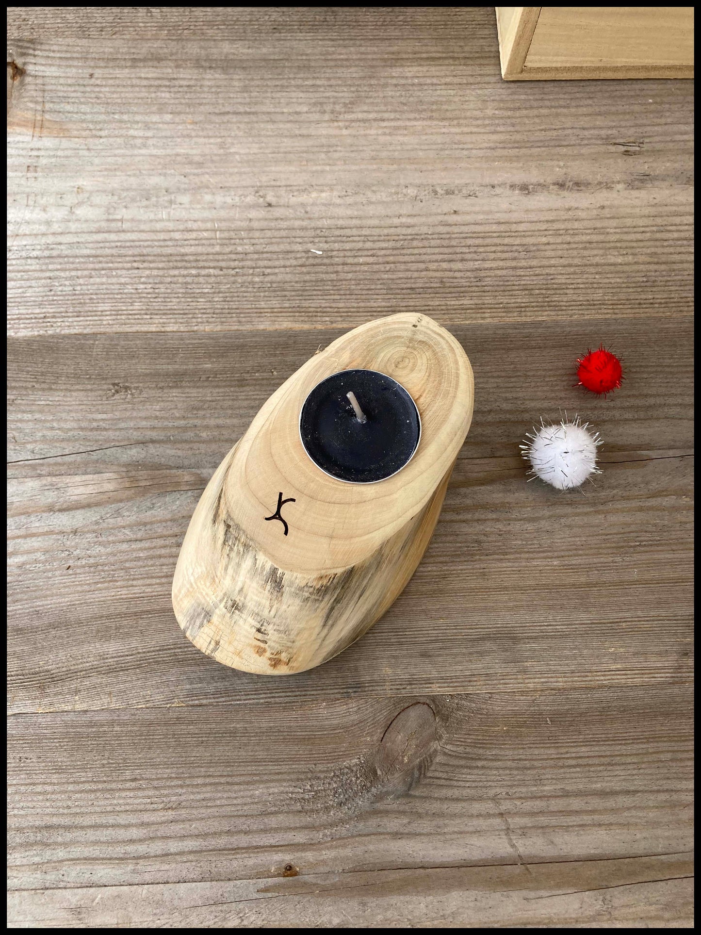 Candle holder in solid thuja wood: a simple Thuya candle holder