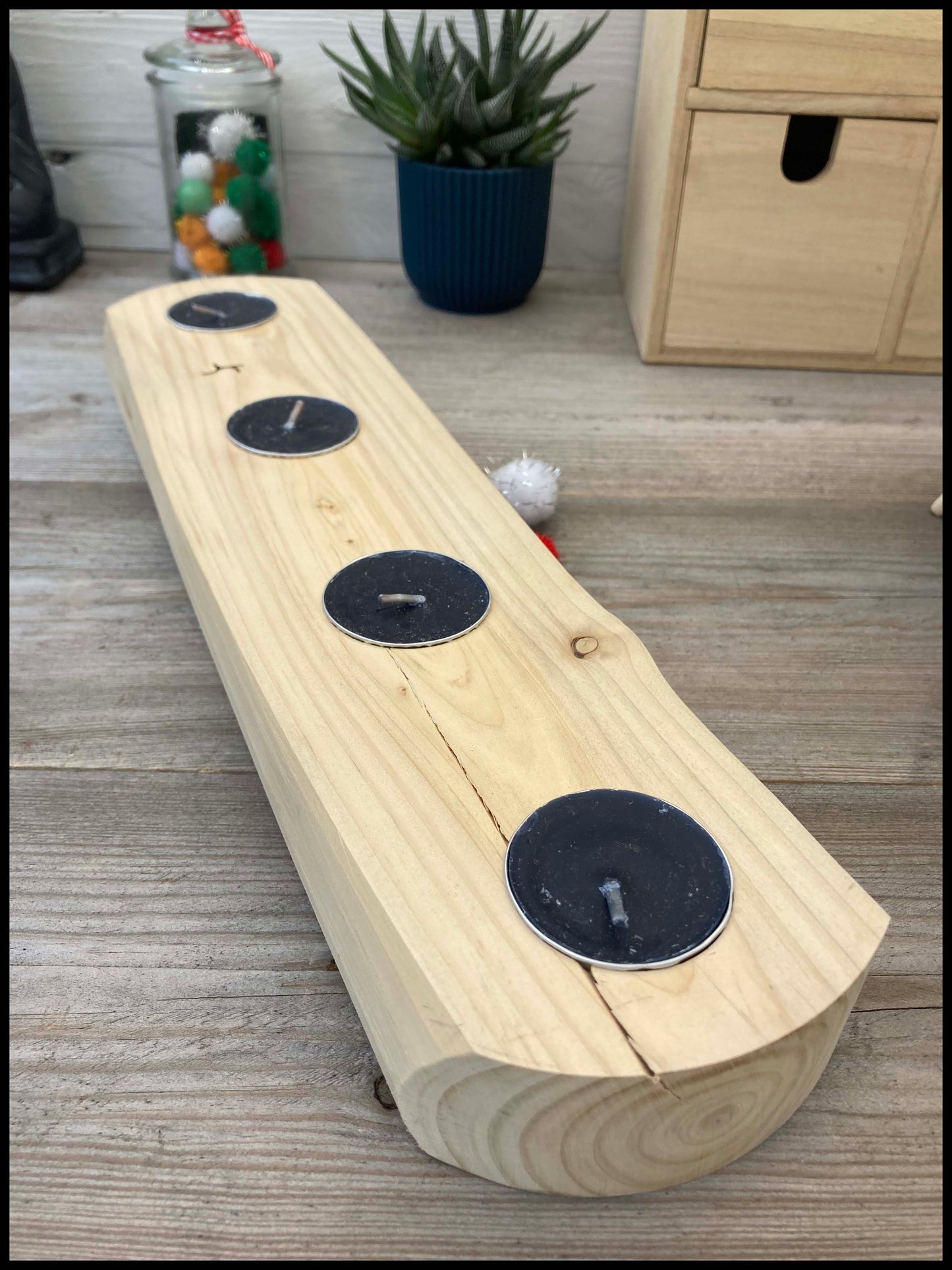 Candle holder in solid thuja wood: a quadruple Thuya candle holder