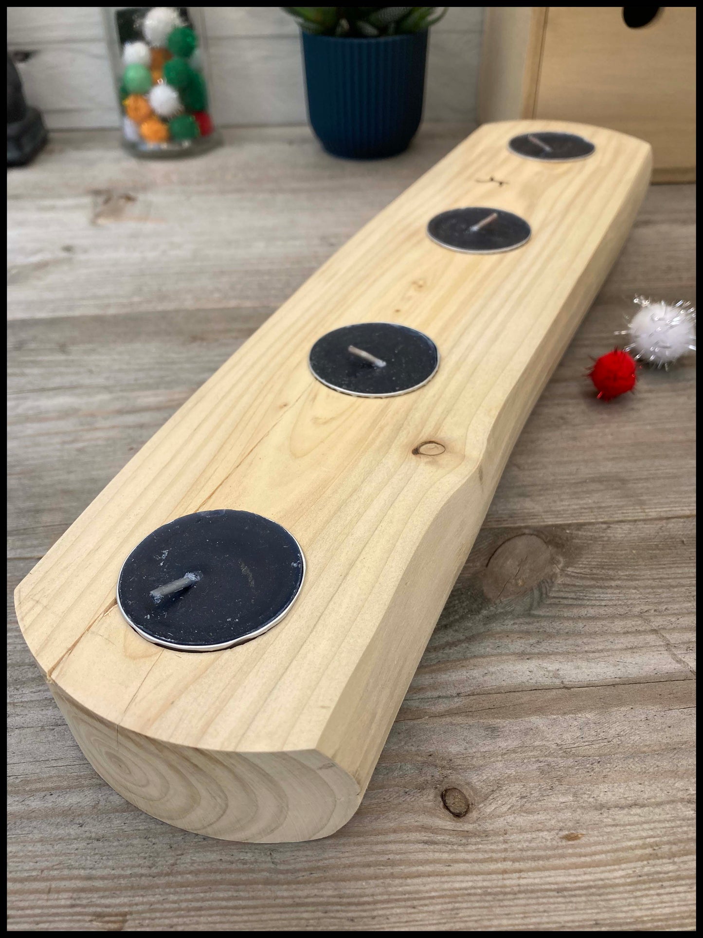 Candle holder in solid thuja wood: a quadruple Thuya candle holder