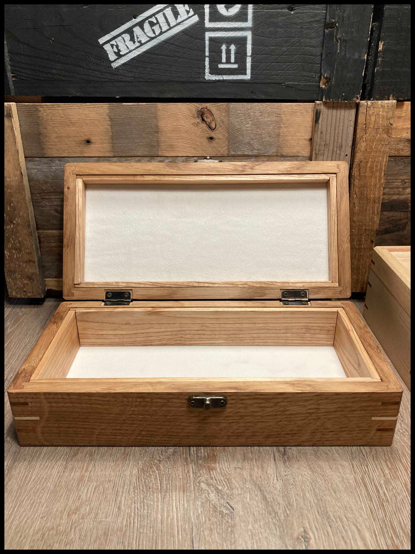 Jewelry box in solid ash and apple wood: La Pomme frênette