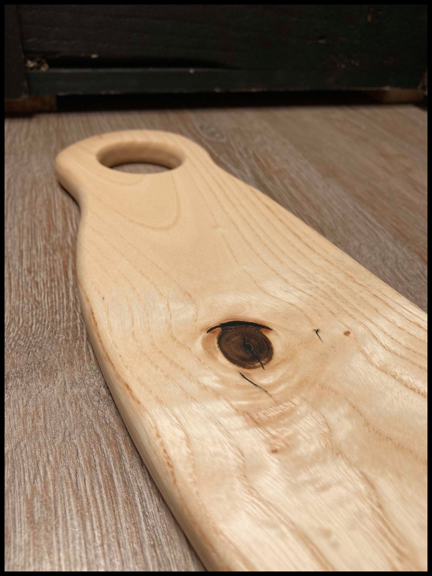 Solid ash wood cutting board: La Saucifrêne