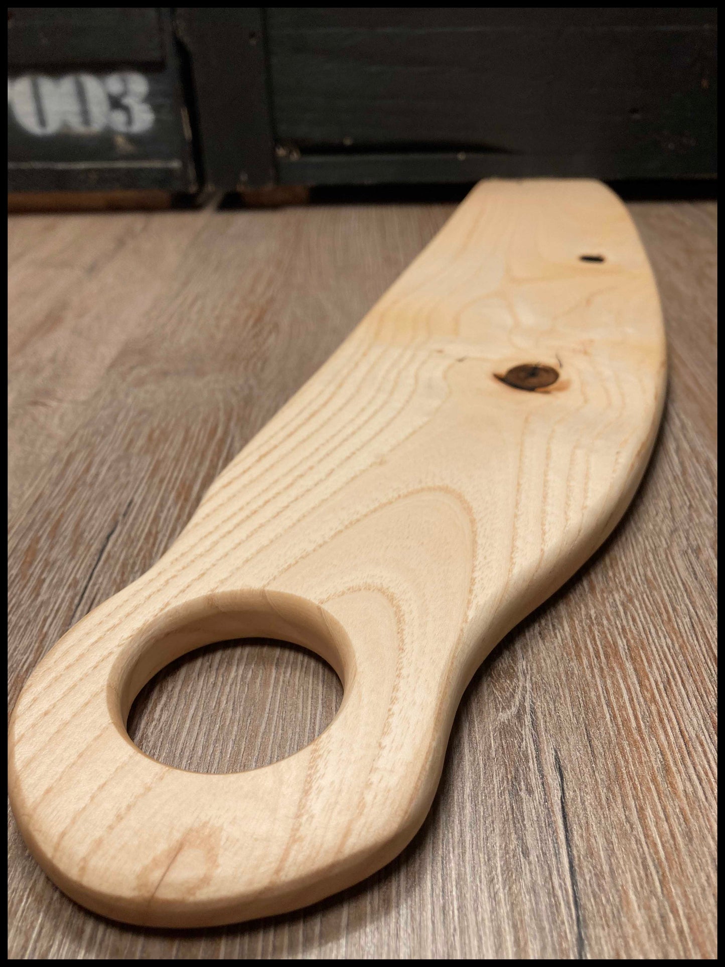 Solid ash wood cutting board: La Saucifrêne
