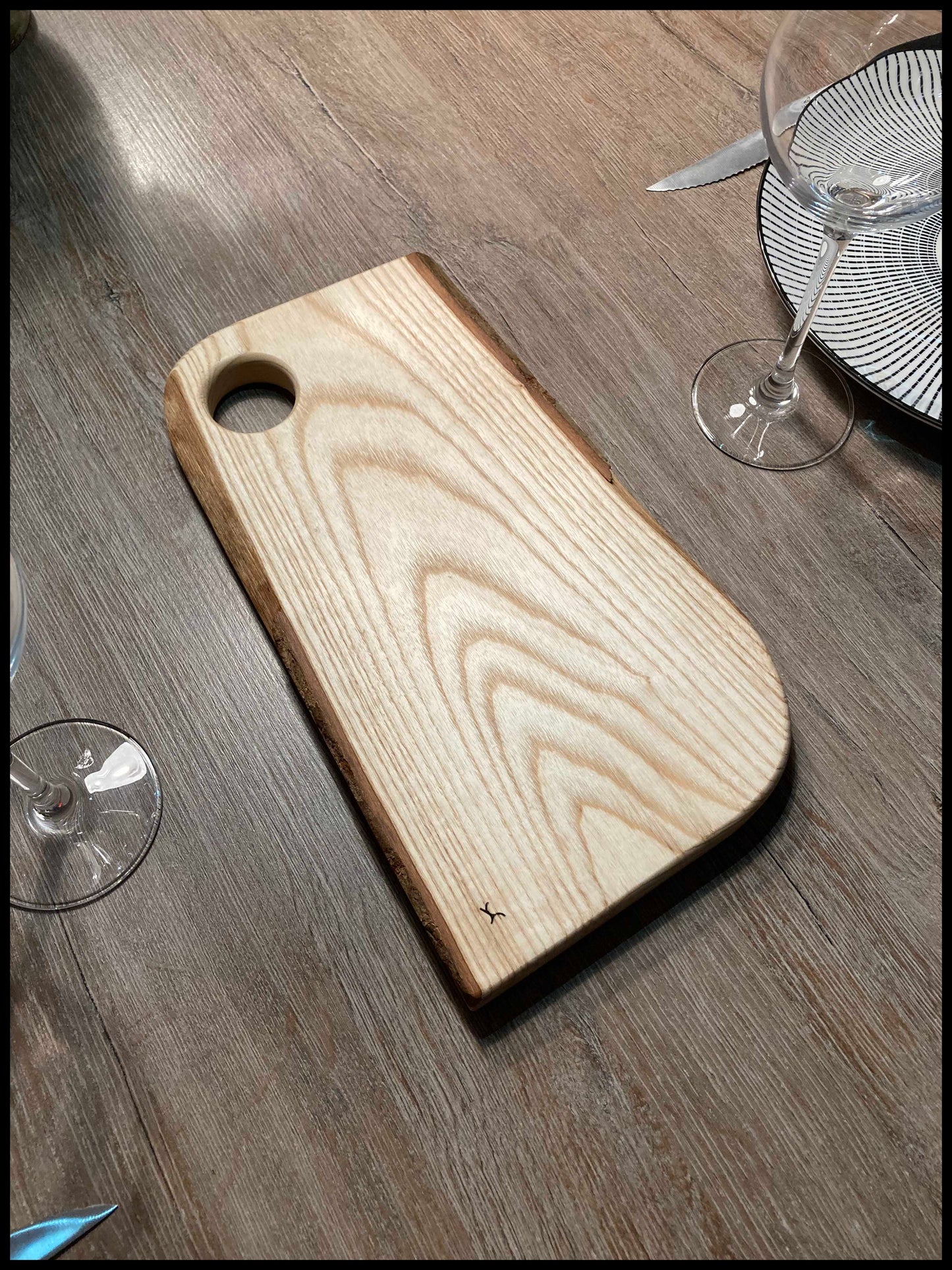 Solid ash wood cutting board: La Saucifrêne