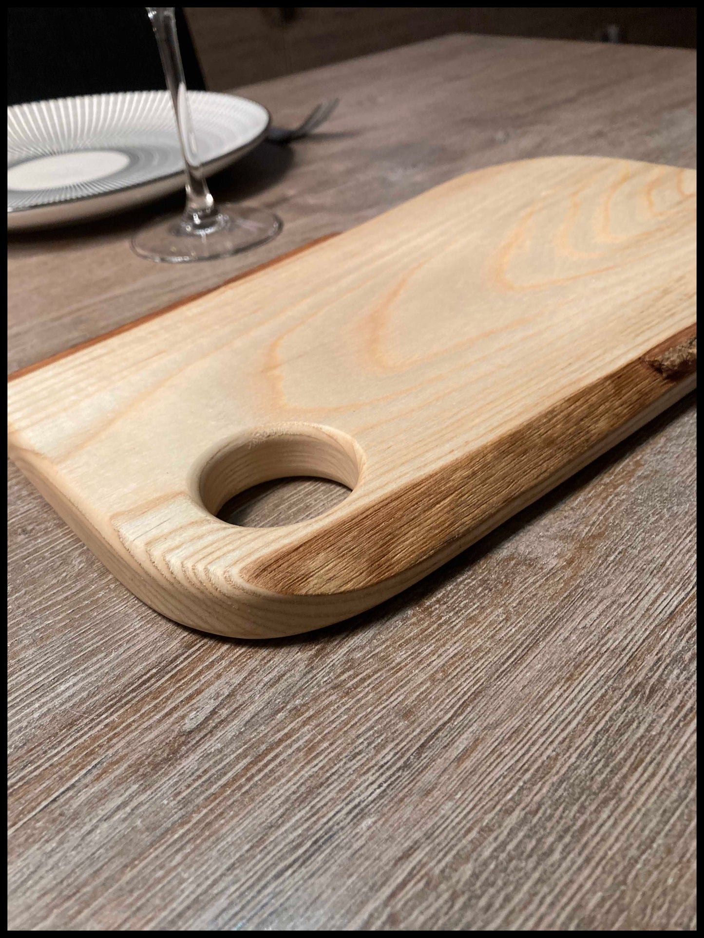 Solid ash wood cutting board: La Saucifrêne