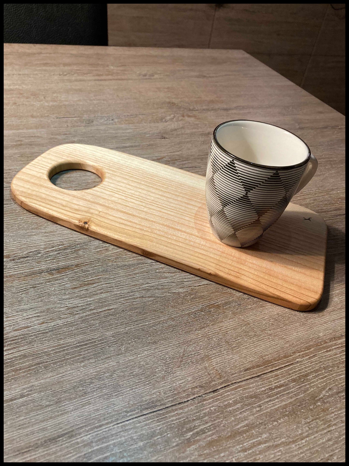 Solid ash wood cutting board: La Saucifrêne