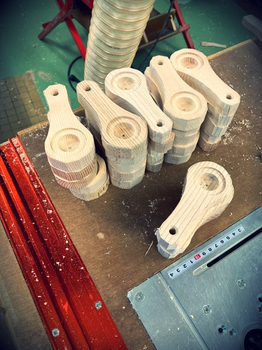 Décapsuleur manuel personnalisable en bois massif de frêne