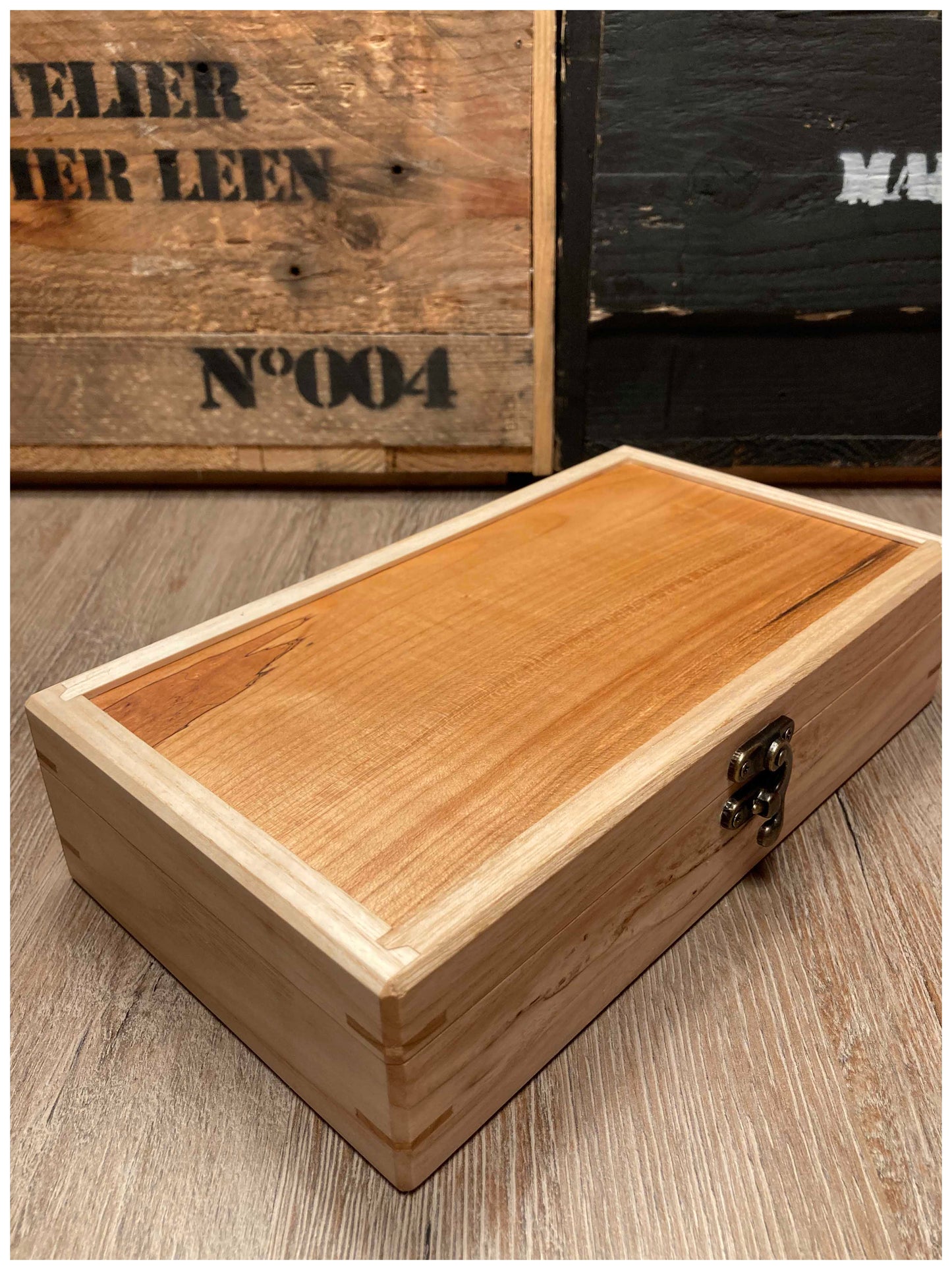 Boîte à bijoux en bois massif avec finition huile dure, vue dessus