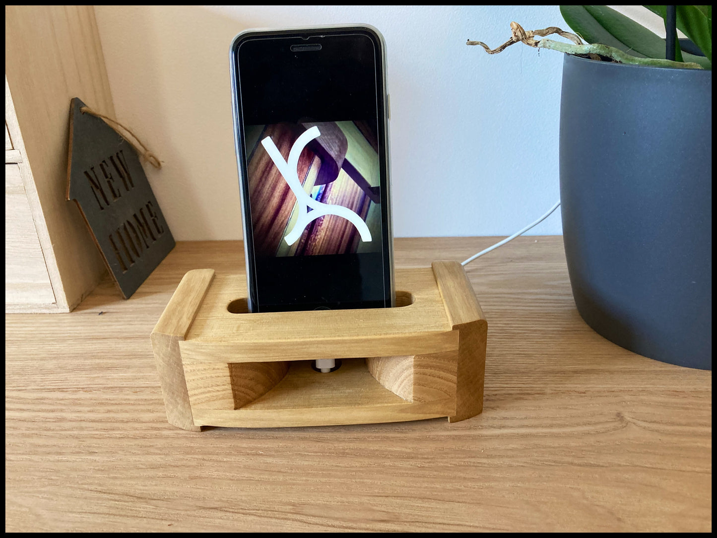 Passive speaker in solid hornbeam and ash wood: the resonant Charmette.
