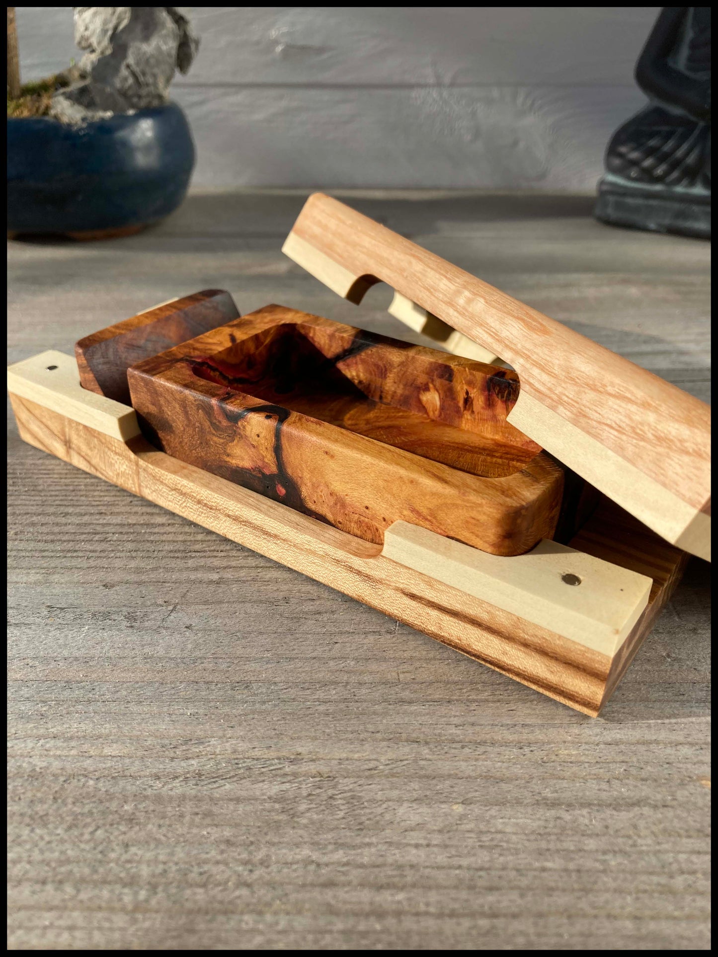 Jewelry box in solid ash and apple wood: La Pomme frênette