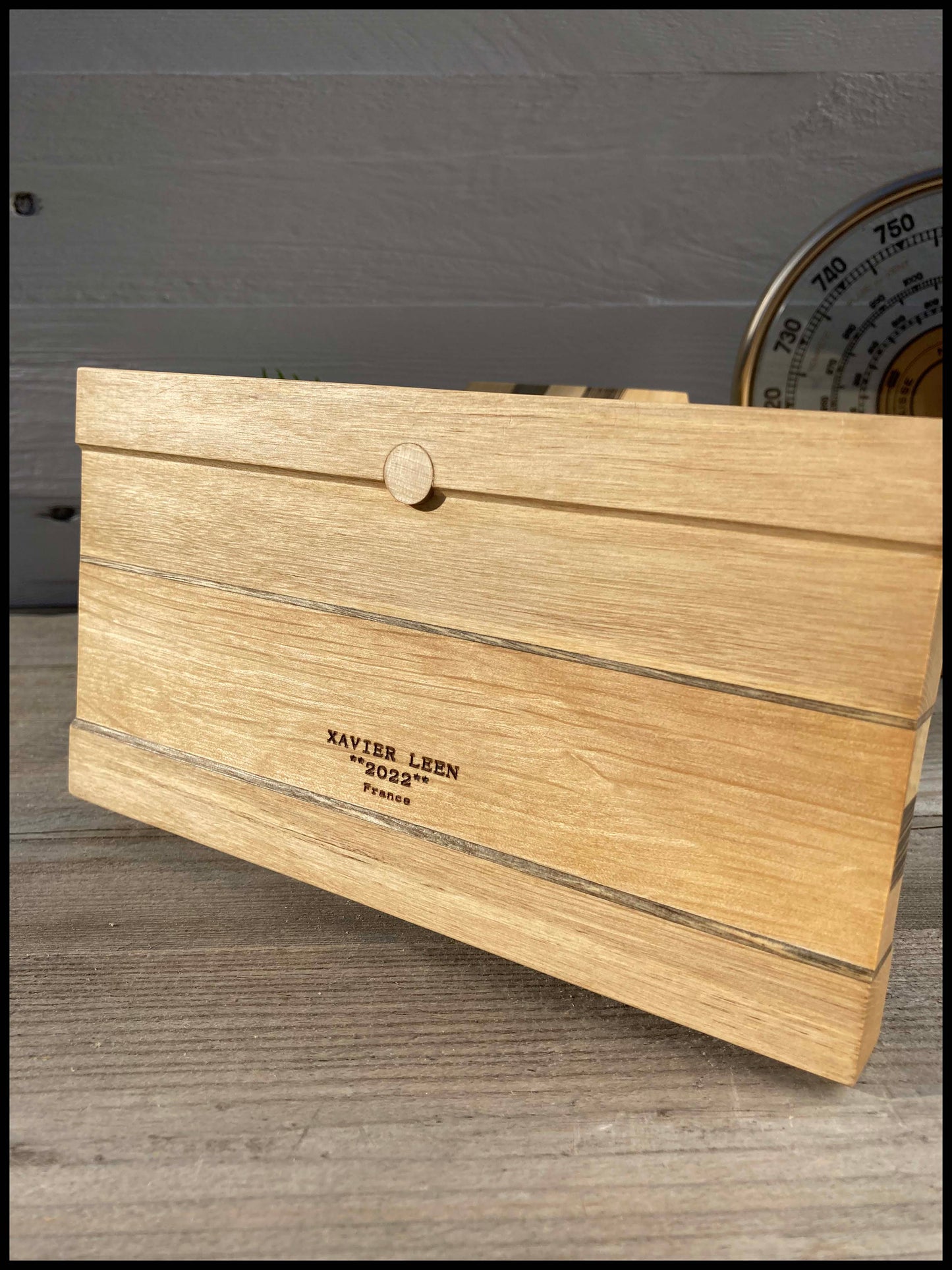 Support de téléphone et de montre en bois massif de charme: le Combidamier