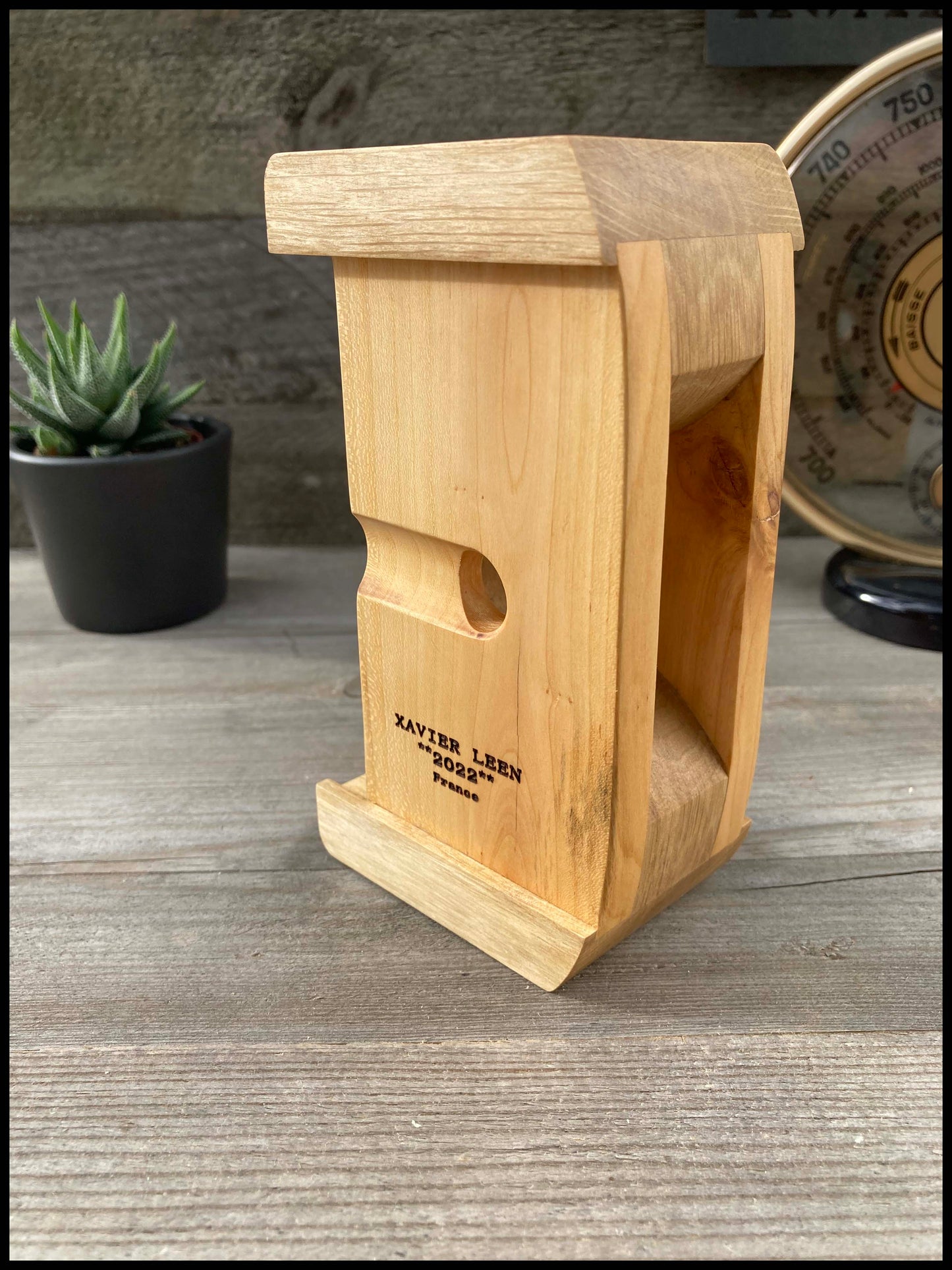 Passive speaker in solid hornbeam and cherry wood: the Resonant Cerise