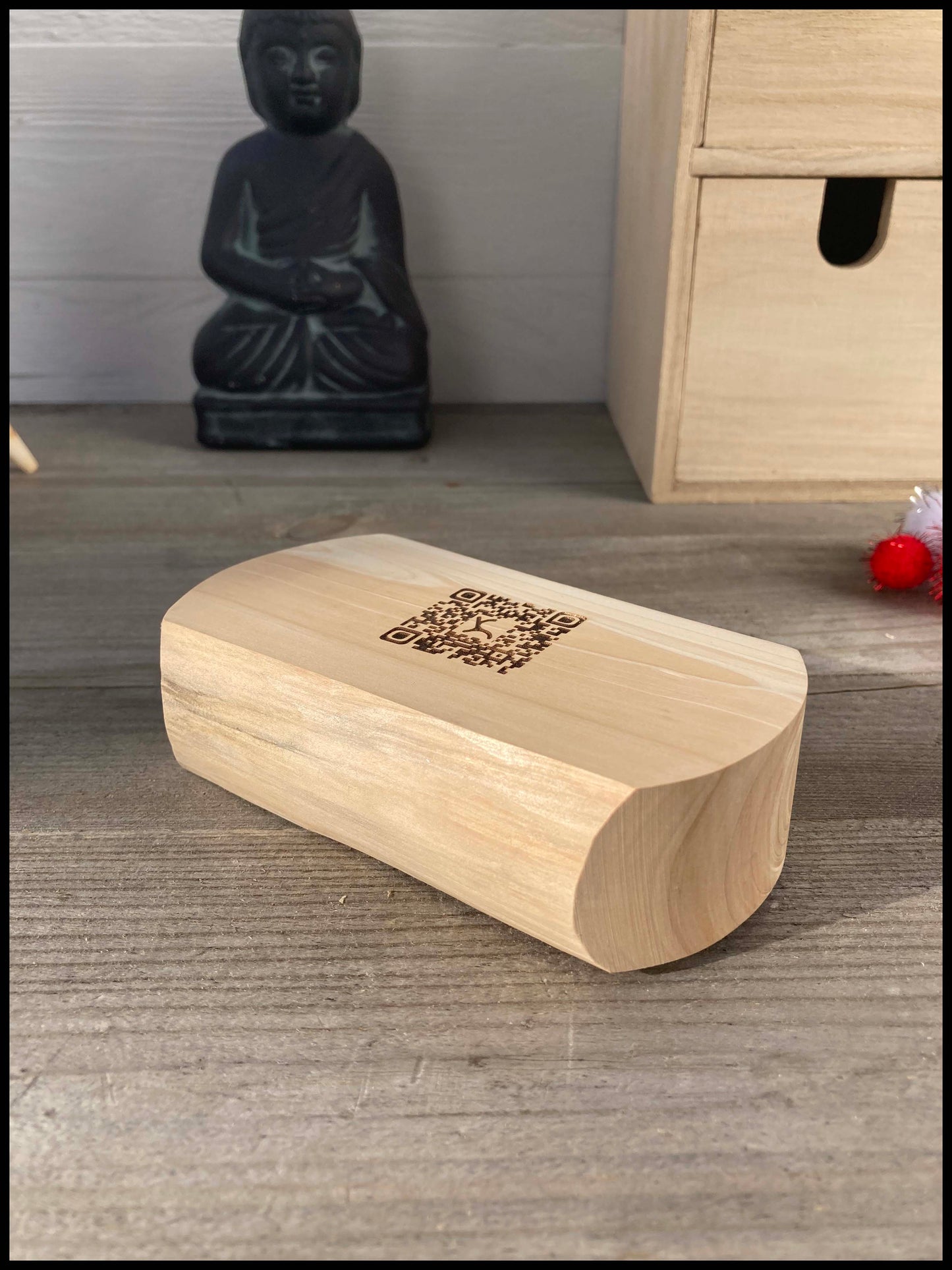 Candle holder in solid thuja wood: a simple Thuya candle holder