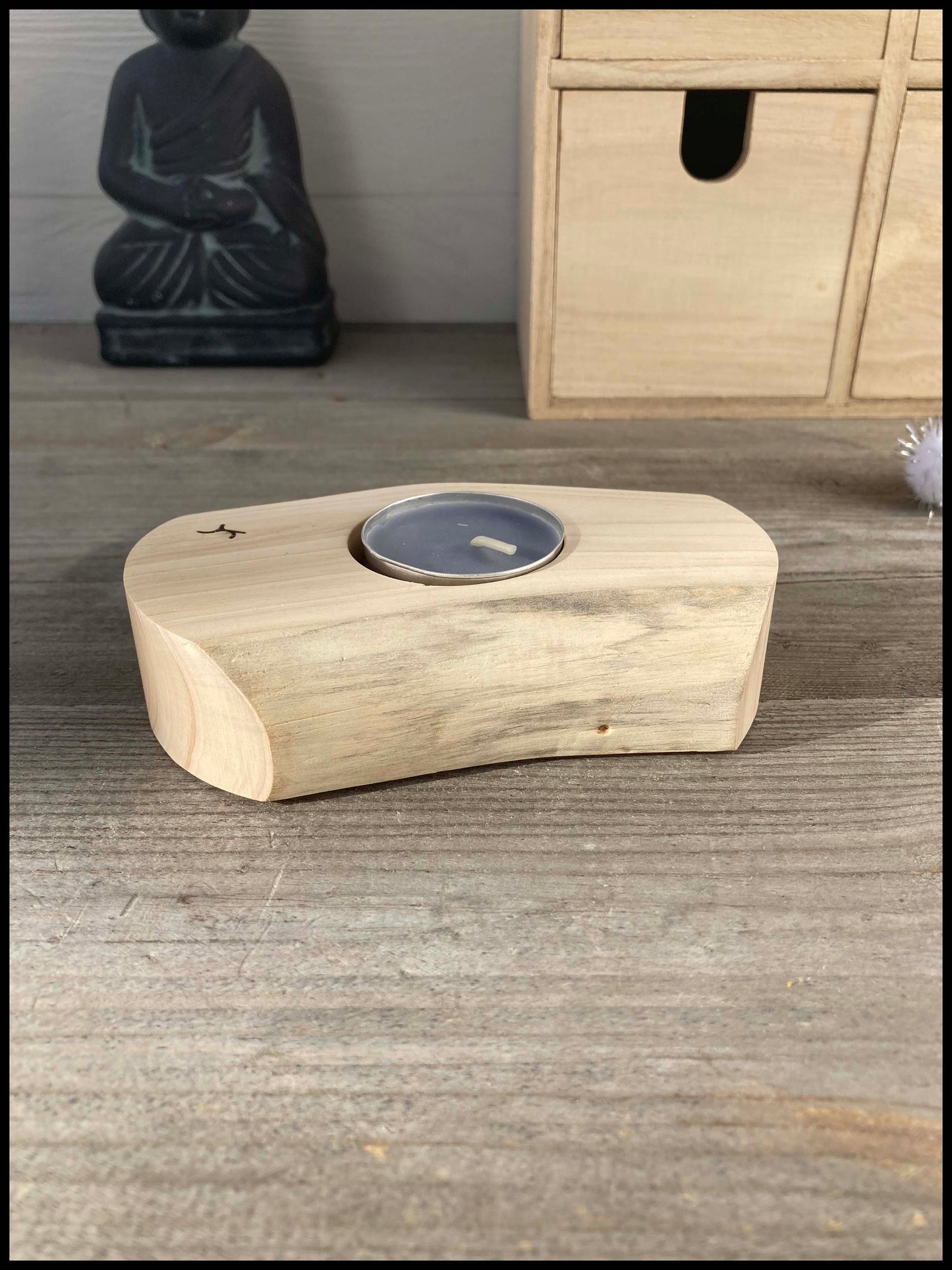 Candle holder in solid thuja wood: a simple Thuya candle holder