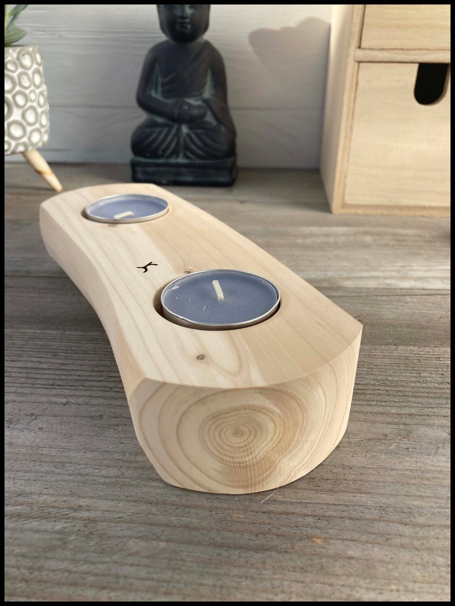 Candle holder in solid thuja wood: a double Thuya candle holder
