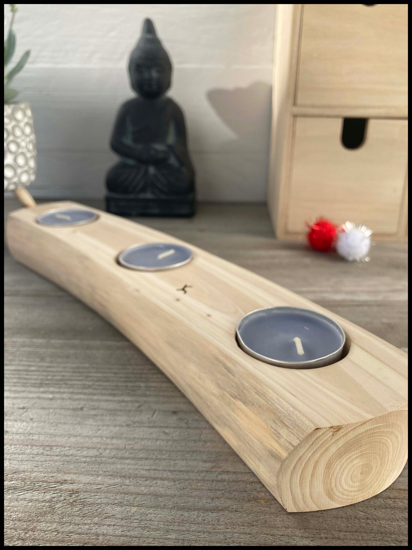 Candle holder in solid thuja wood: a triple Thuya candle holder