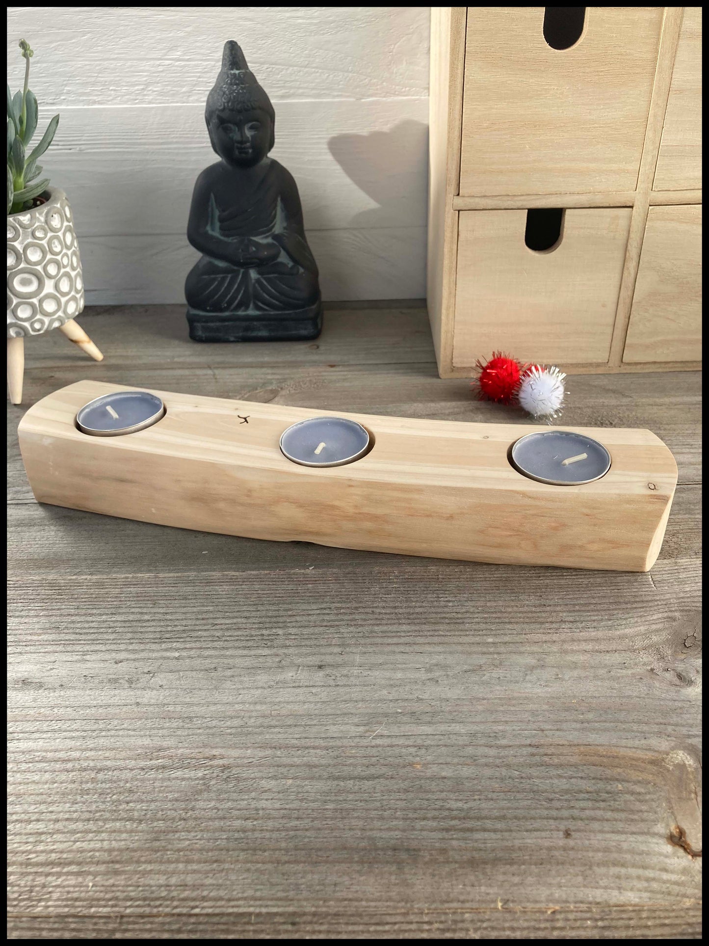 Candle holder in solid thuja wood: a triple Thuya candle holder