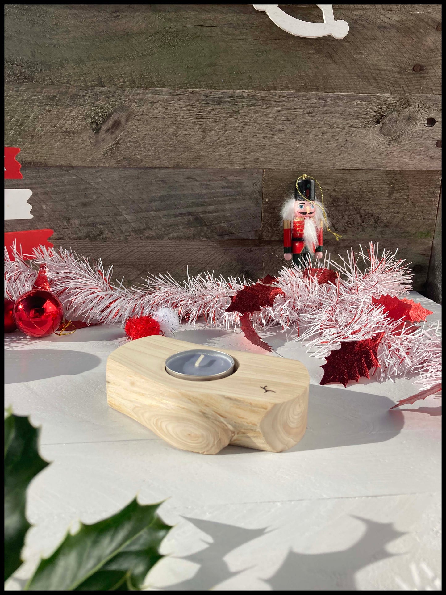 Candle holder in solid thuja wood: a simple Thuya candle holder