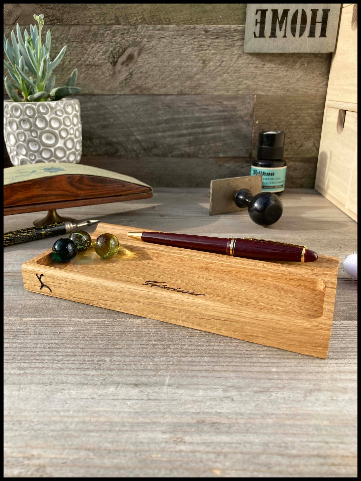 Customizable pencil case in solid oak wood, vintage effect guaranteed!