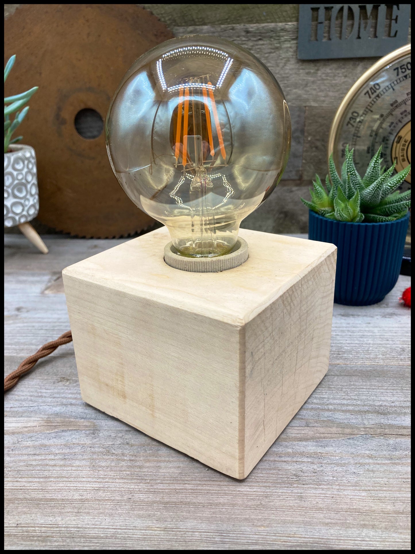 Industrial lamp in pallet cube: la Palampe