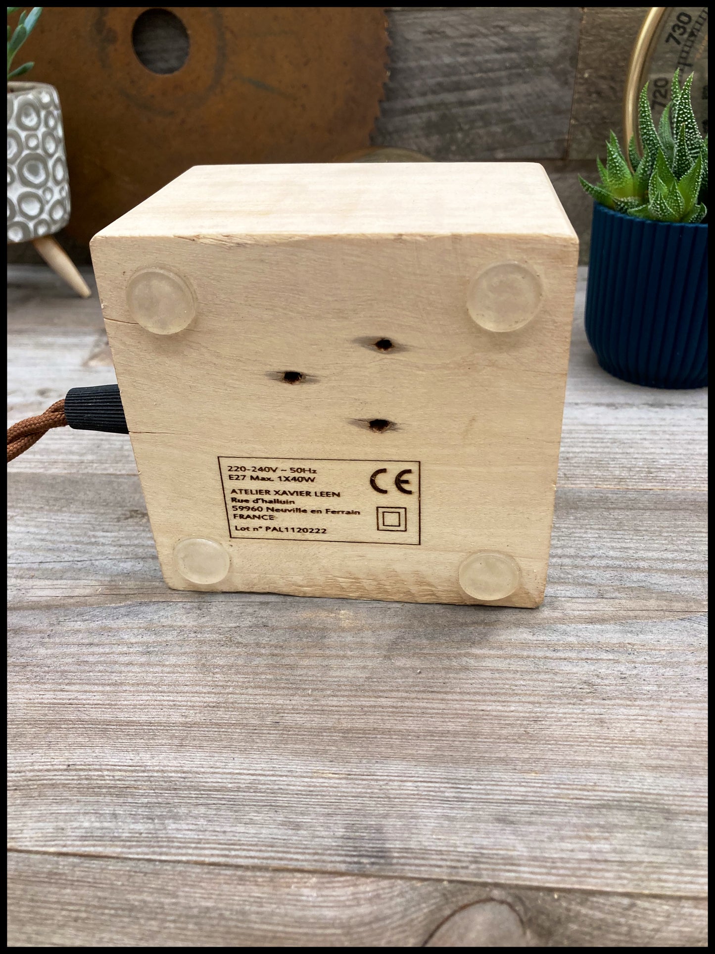 Industrial lamp in pallet cube: la Palampe