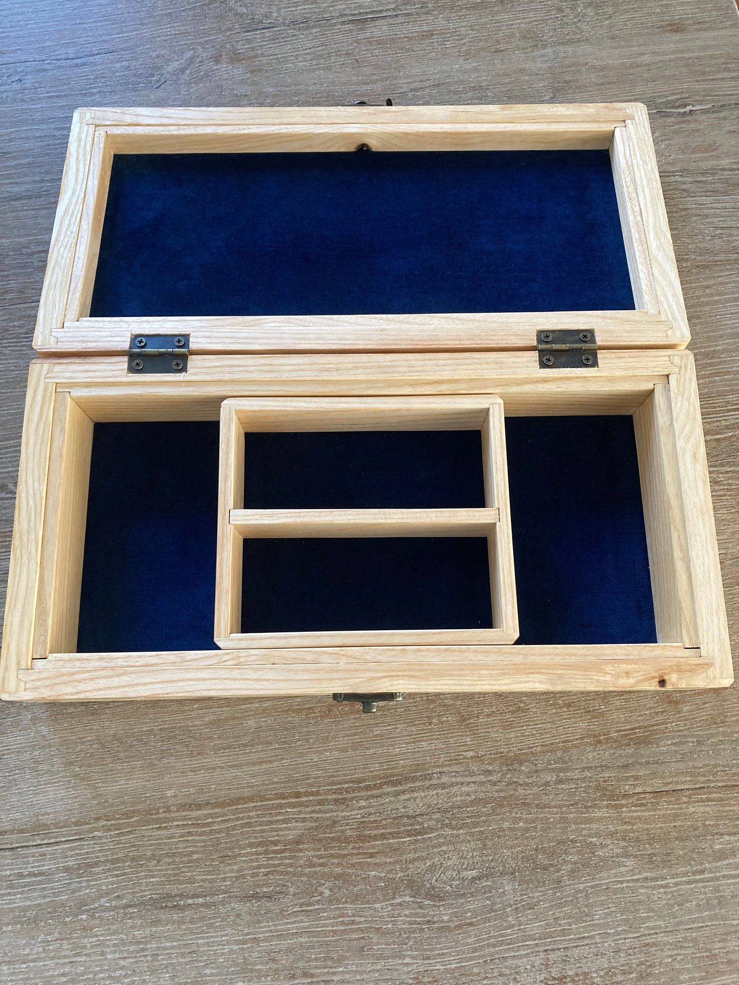 Boîte à bijoux en bois massif de frêne et d'érable avec clés d'aubépine, intérieur modulable, velours bleu royal