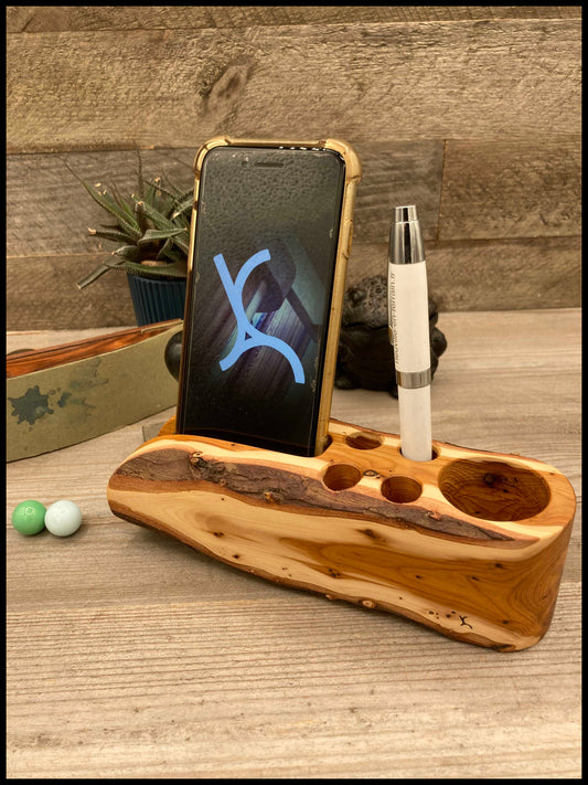 Solid thuja wood desk organizer: a desk Thurganizer
