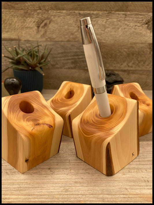 Solid thuja wood desk organizer: a desk Thurganizer
