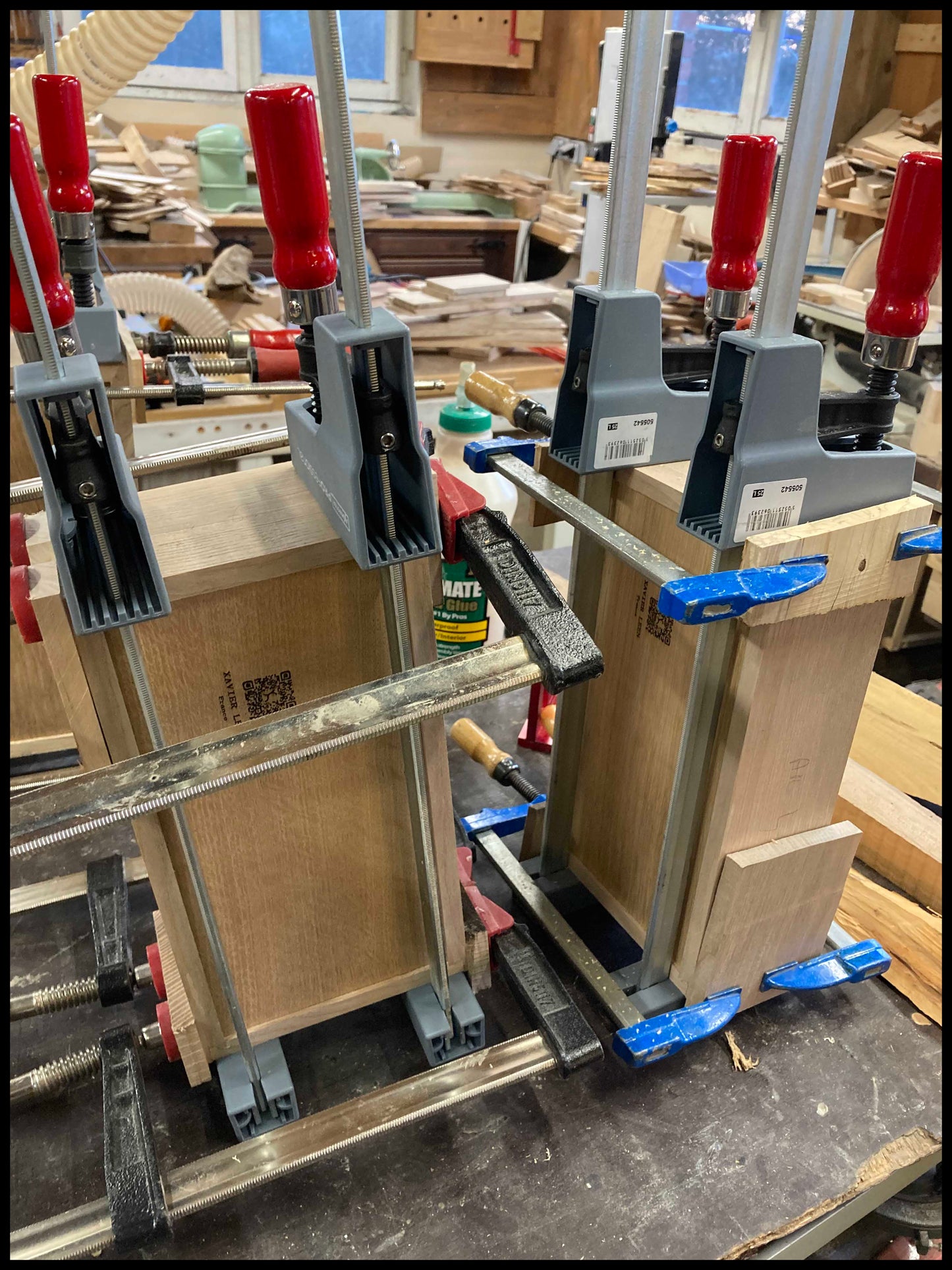 Boîte à montres 4 compartiments en bois massif de frêne et chêne, capitonnée velours noir