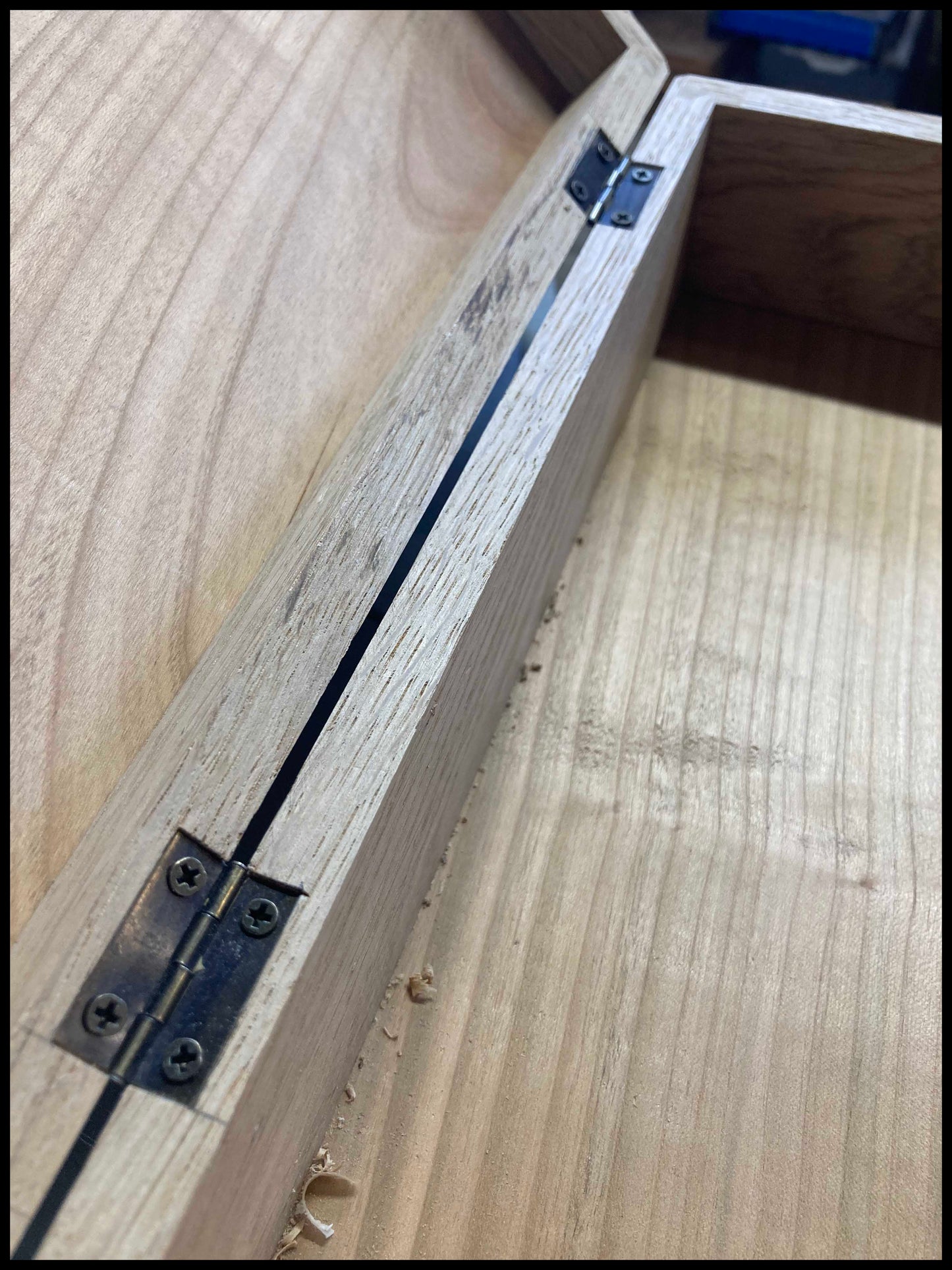 Boîte à montres 4 compartiments en bois massif de chêne et merisier, capitonnée velours