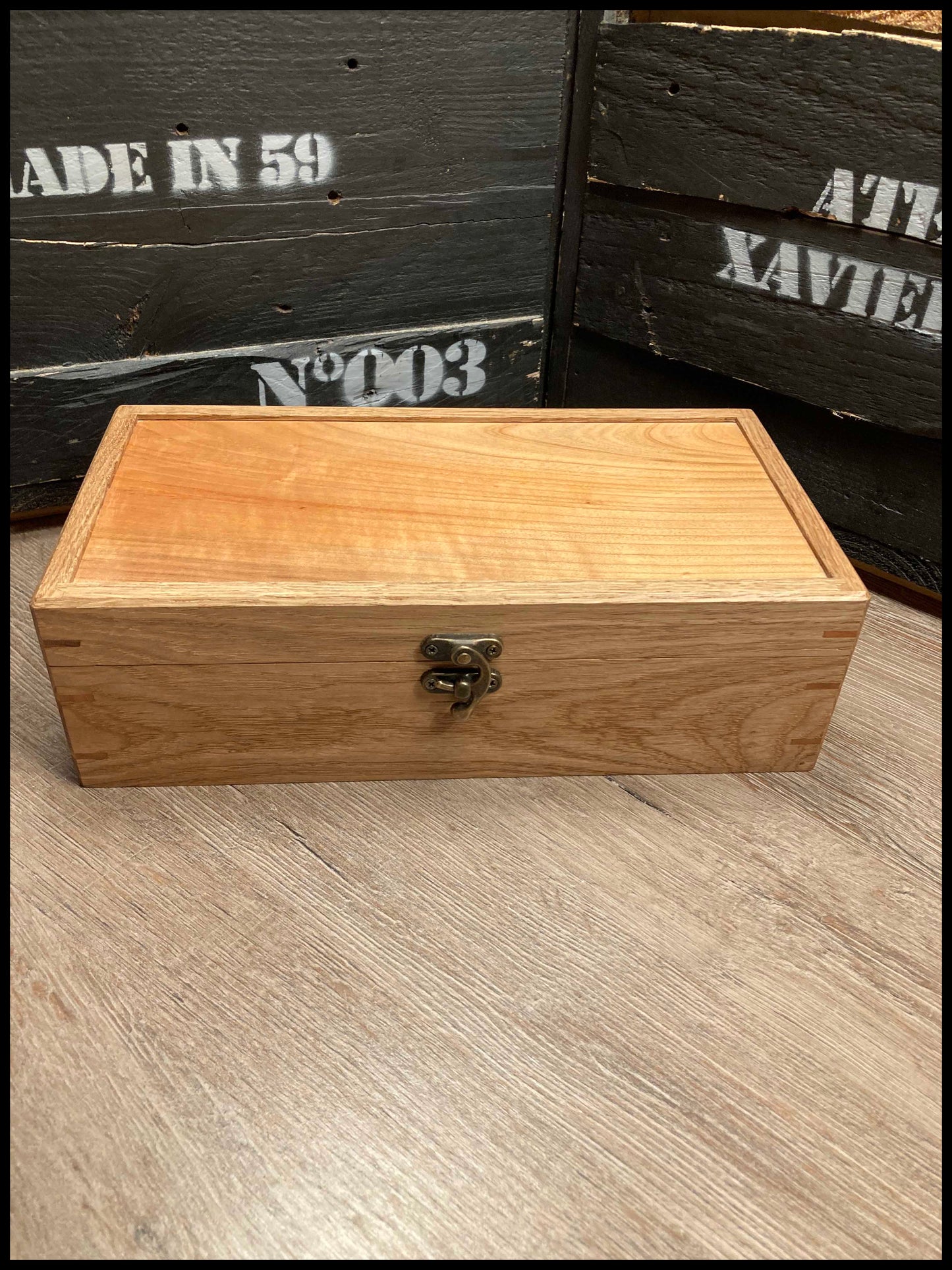 Boîte à montres 4 compartiments en bois massif de chêne et merisier, capitonnée velours