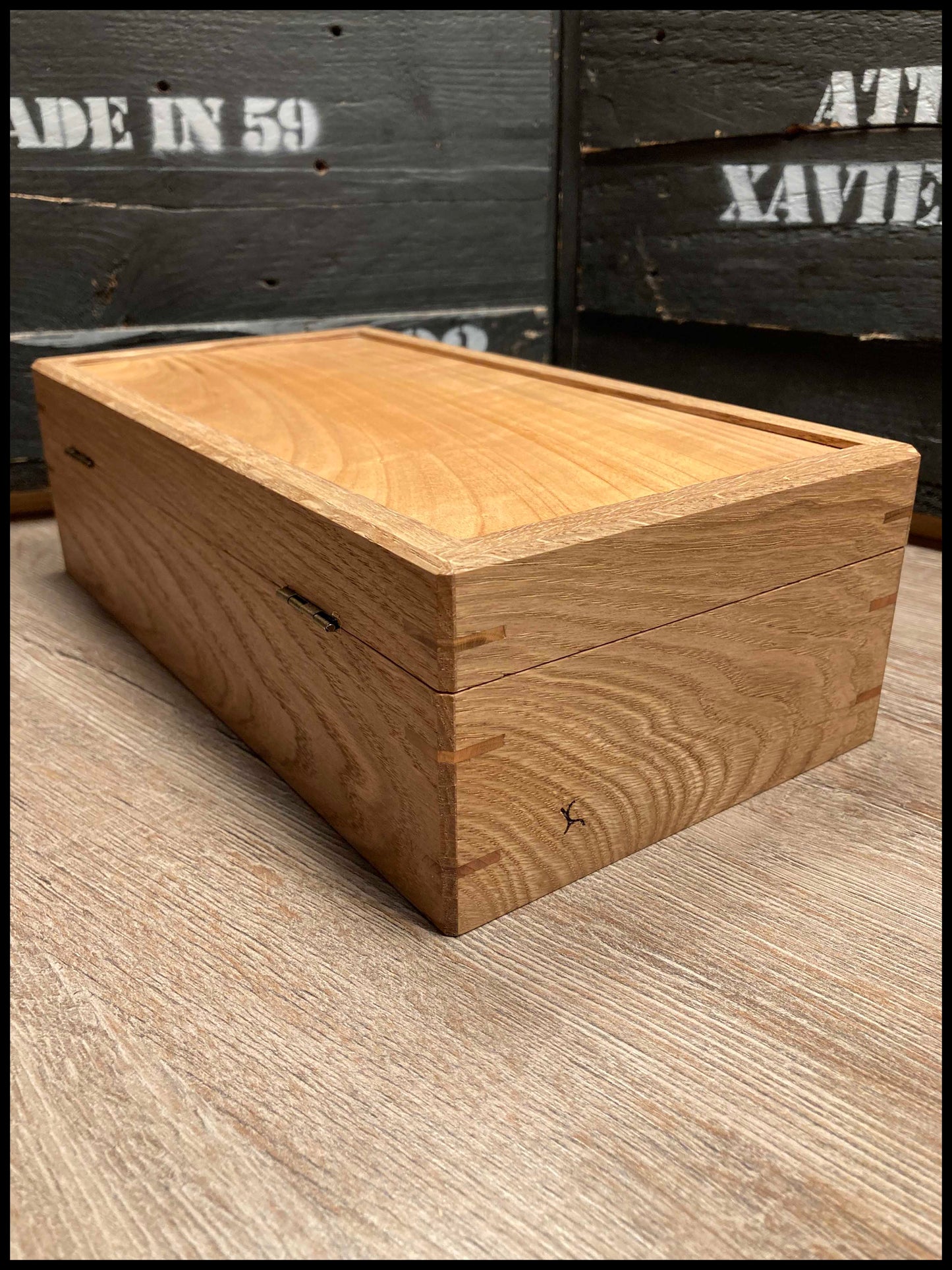 Boîte à montres 4 compartiments en bois massif de chêne et merisier, capitonnée velours