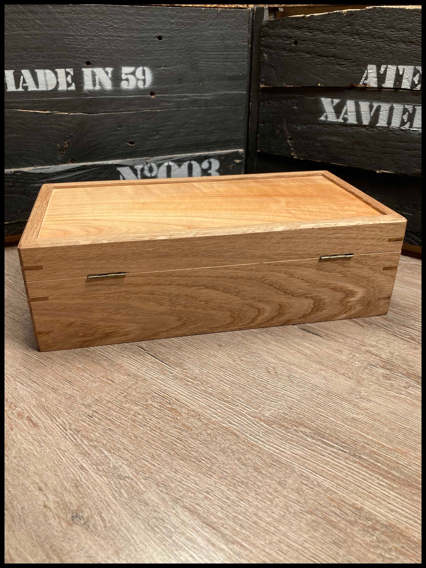 Boîte à montres 4 compartiments en bois massif de chêne et merisier, capitonnée velours