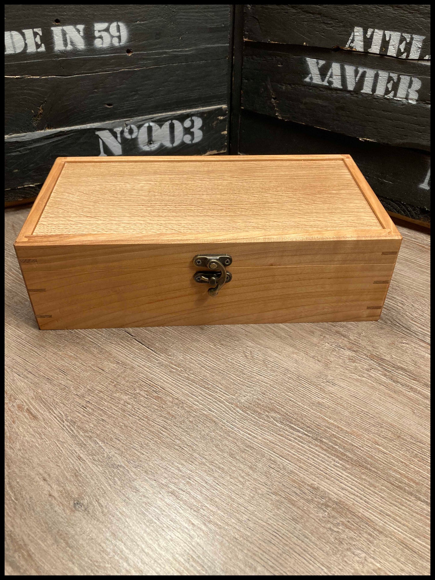 Boîte à montres 4 compartiments en bois massif de merisier et de chêne, capitonnée velours