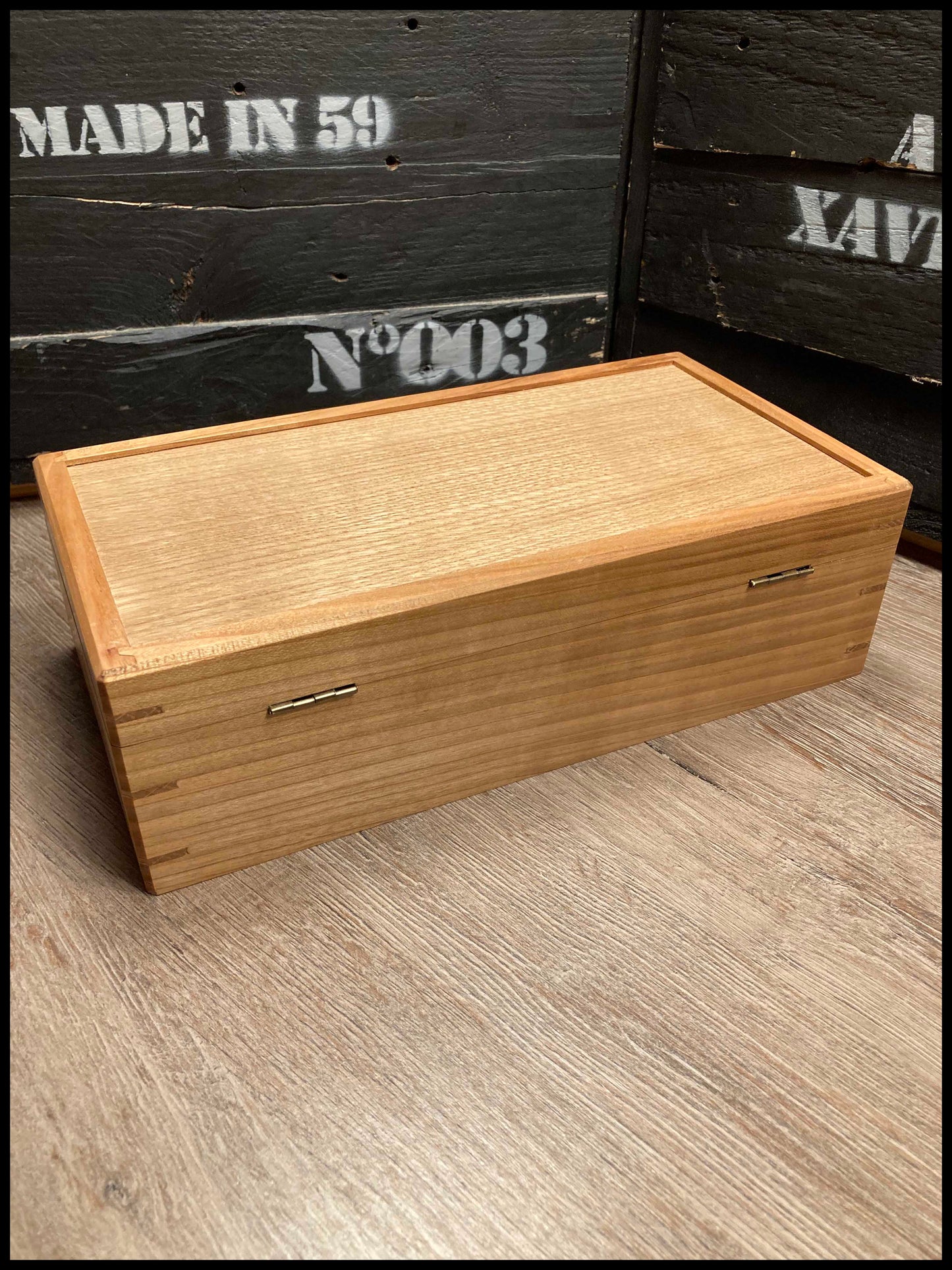 Boîte à montres 4 compartiments en bois massif de merisier et de chêne, capitonnée velours